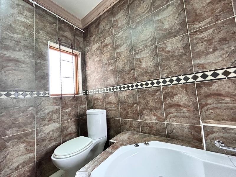 5 Bedroom Property for Sale in Birdwood Estate North West